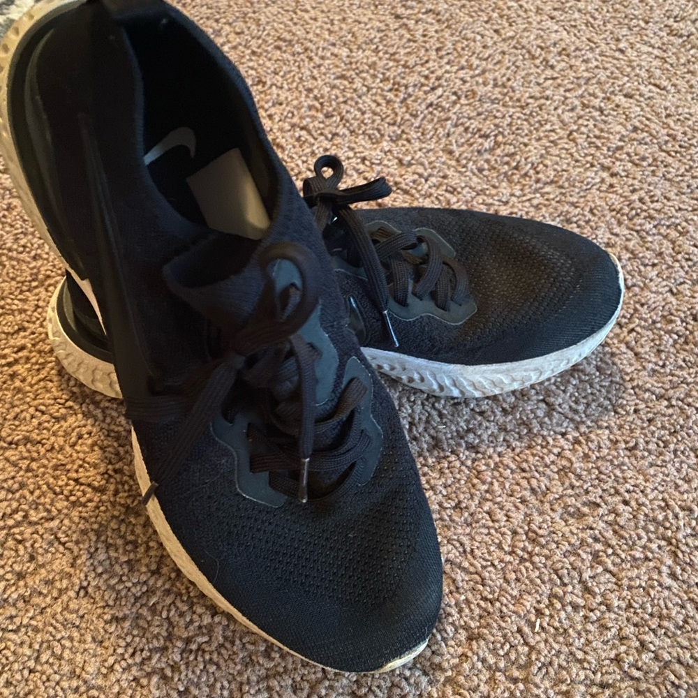 Men’s lightweight Nikes